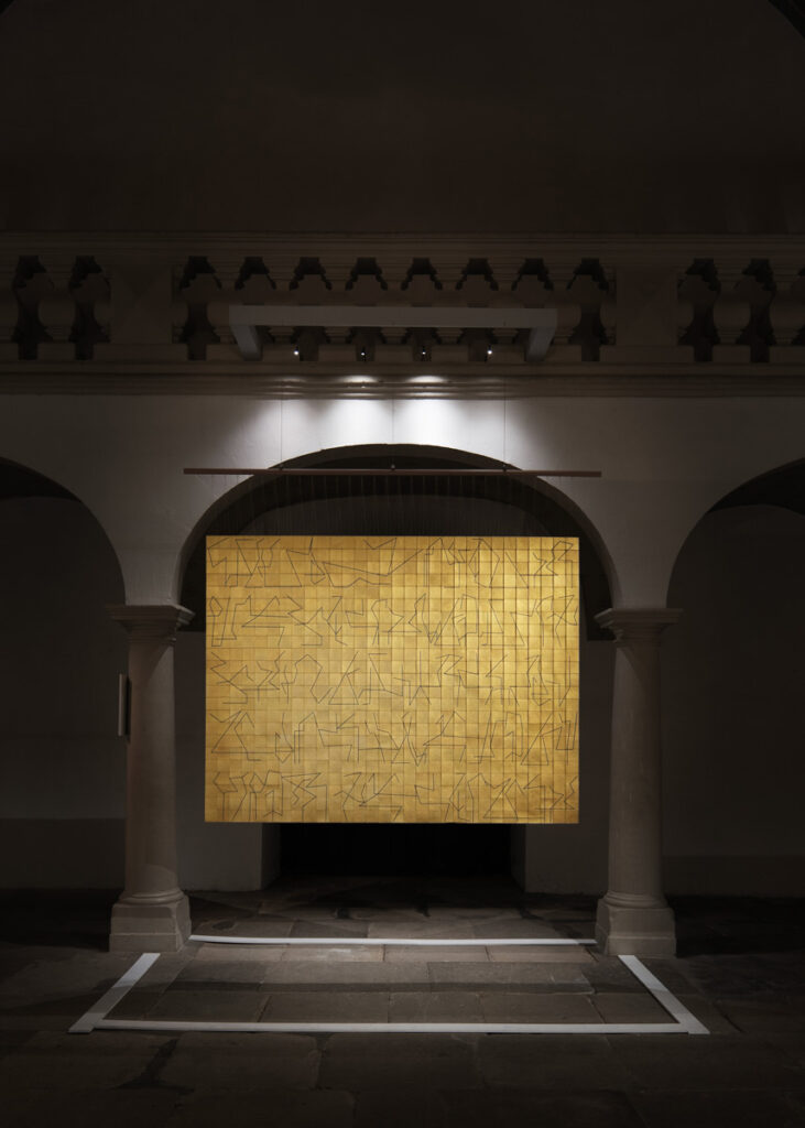 "Memento", première marqueterie recto-verso de papier et feuille d'or sans support, innovation et prouesse technique dans l'univers de la marqueterie, par Pierre-Henri Beyssac et Victoire Camus, marqueteur et marqueteuse de bois